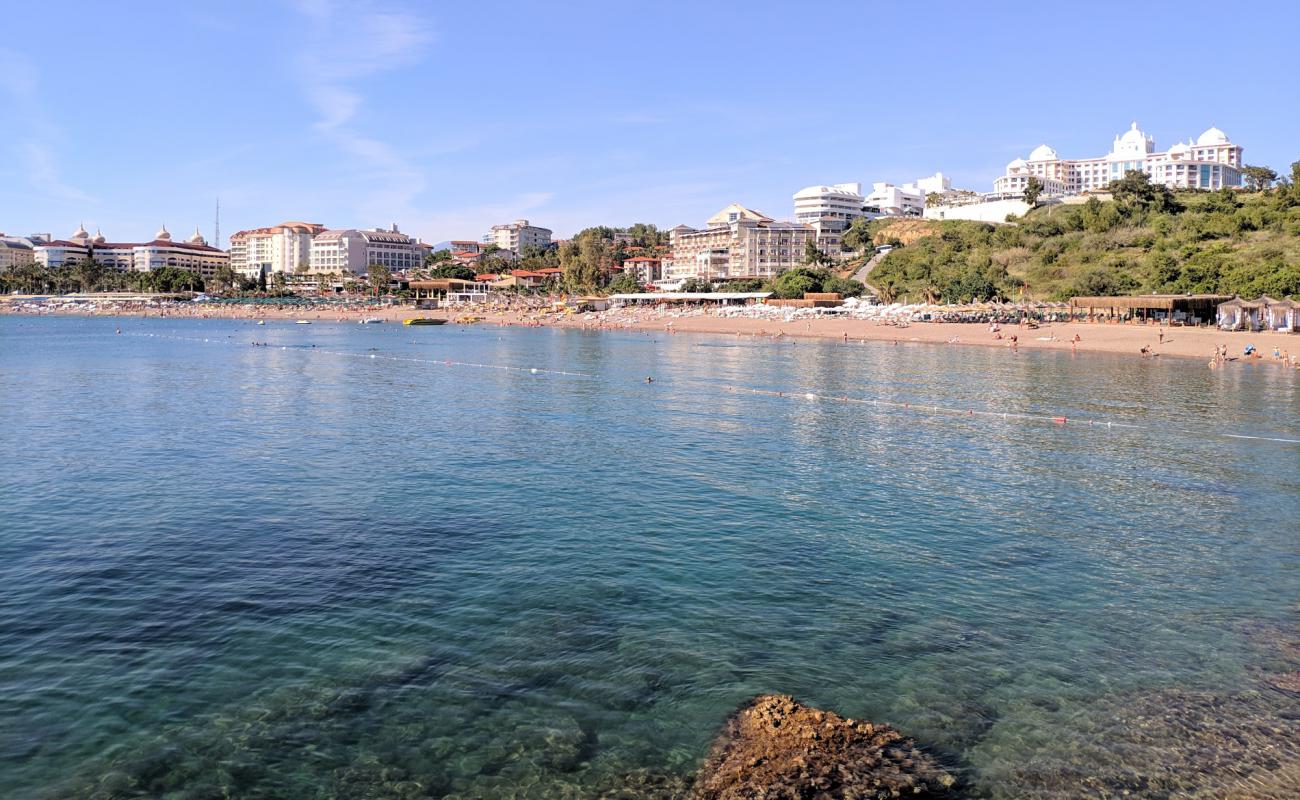 Cimtur beach'in fotoğrafı siyah kum ve çakıllar yüzey ile