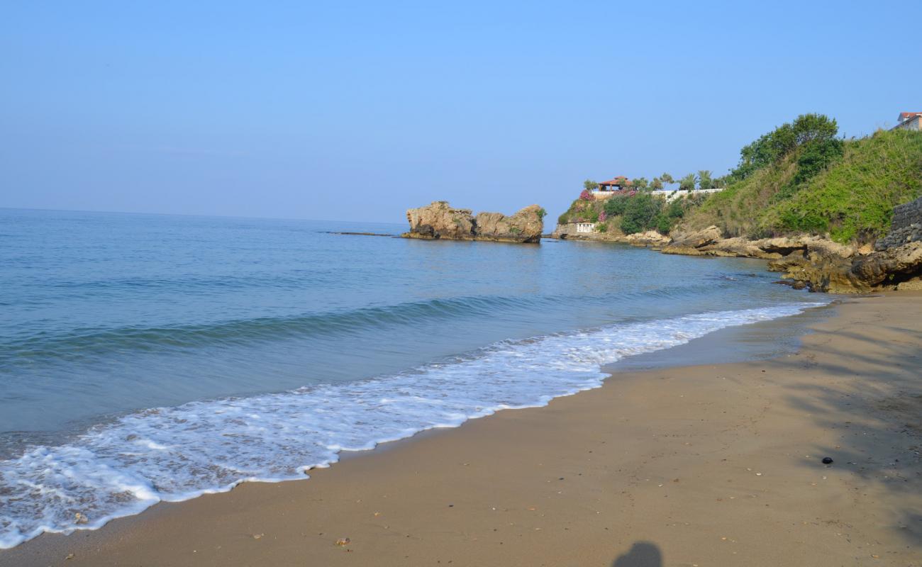 Okurcalar beach'in fotoğrafı siyah kum ve çakıllar yüzey ile