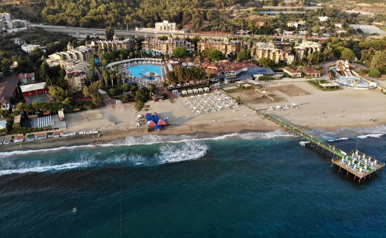 Elikesik beach'in fotoğrafı kahverengi kum yüzey ile