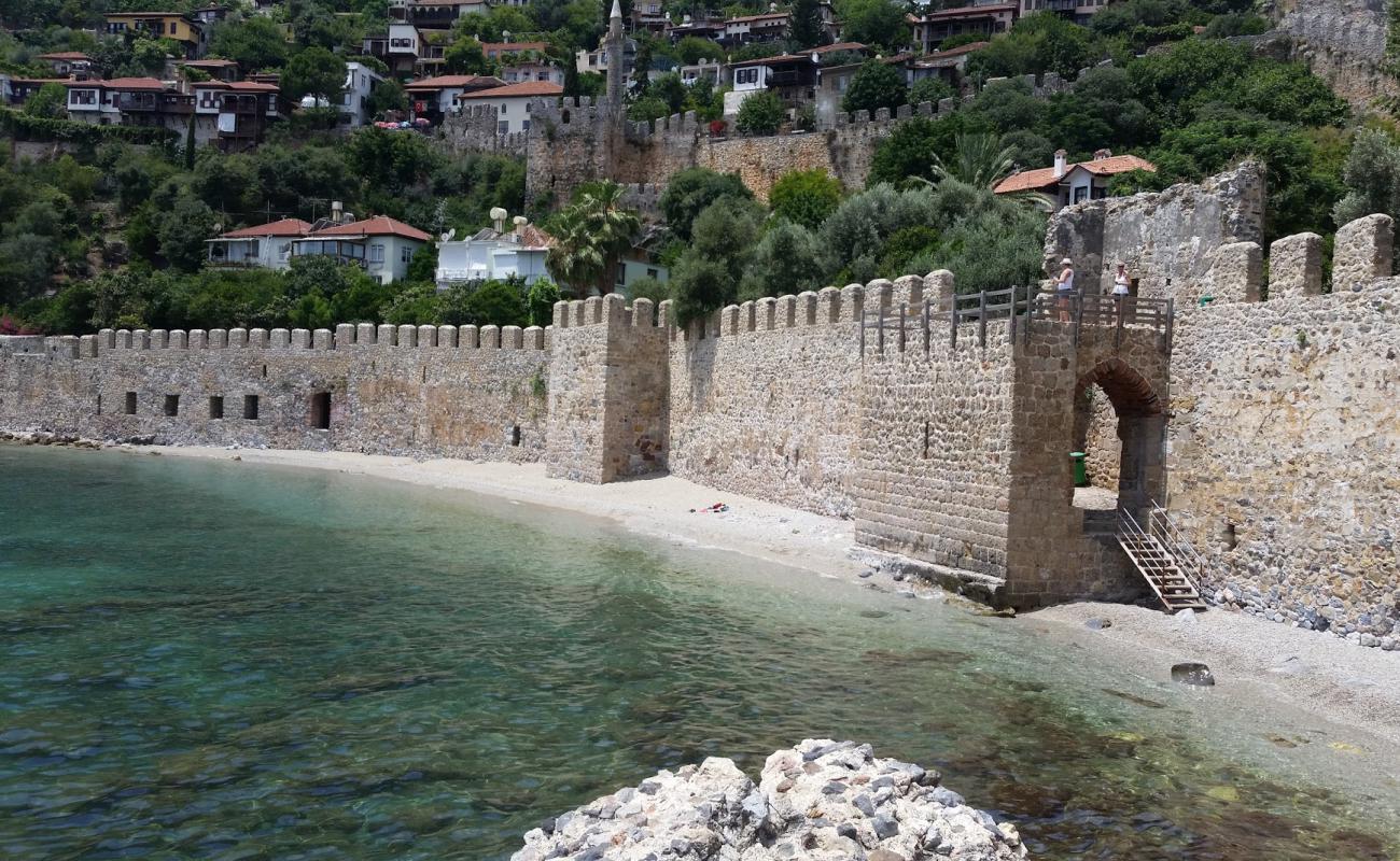 Tersane beach'in fotoğrafı taşlı kum yüzey ile