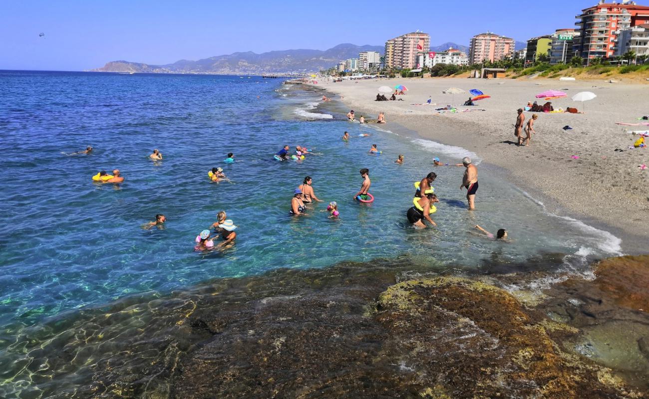 Mahmutlar beach'in fotoğrafı kahverengi çakıl yüzey ile