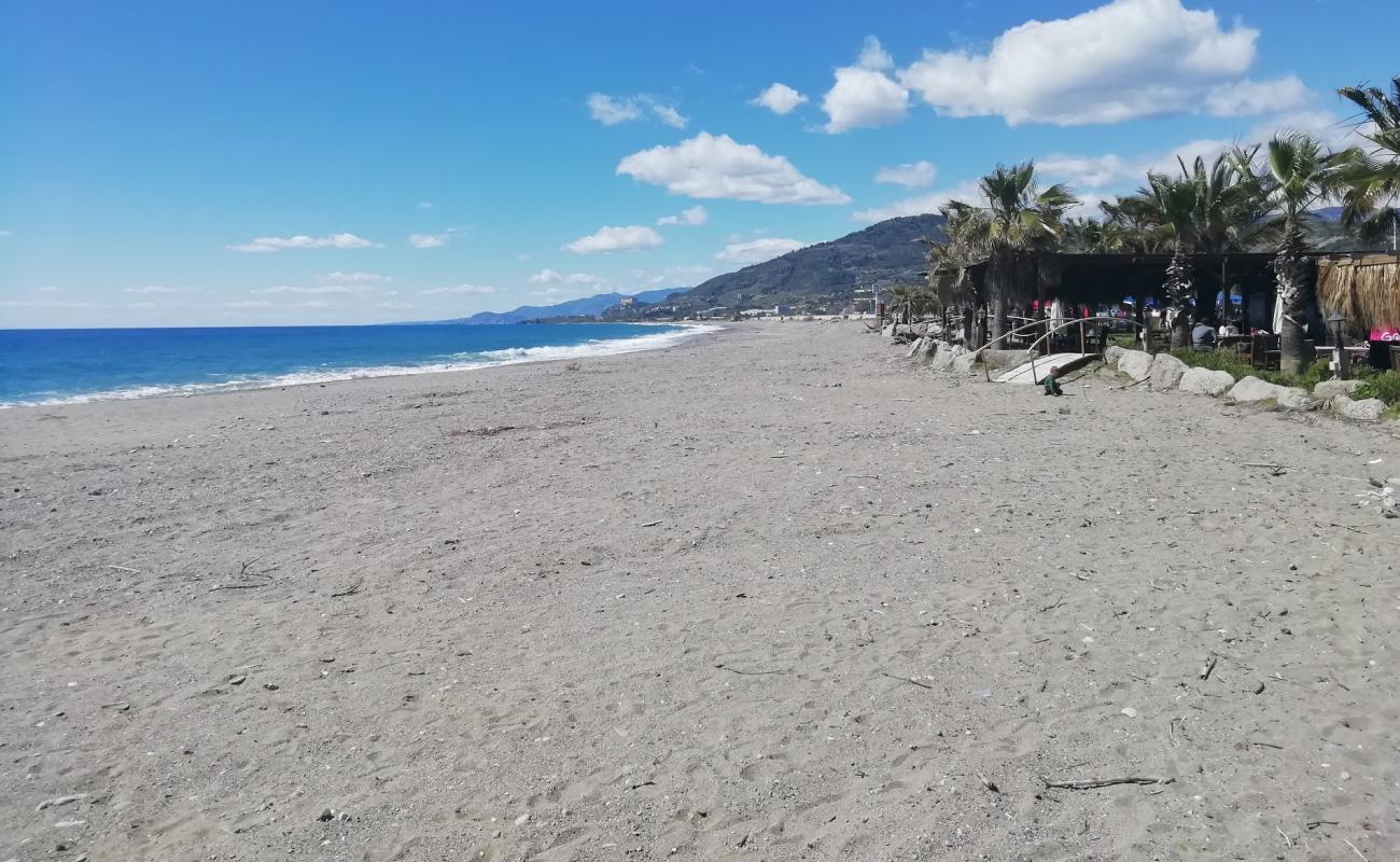 Demirtas beach'in fotoğrafı kahverengi kum yüzey ile