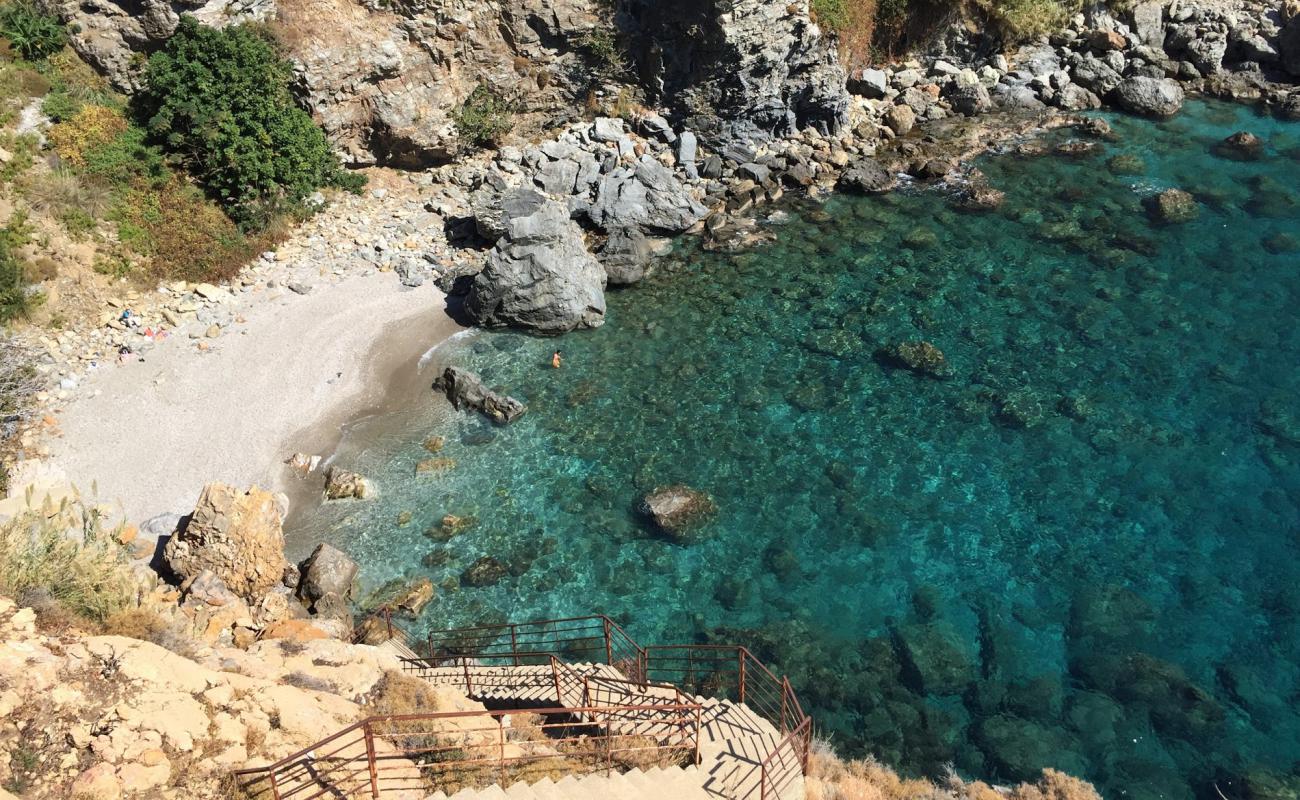 Gazipasa beach'in fotoğrafı gri çakıl taşı yüzey ile