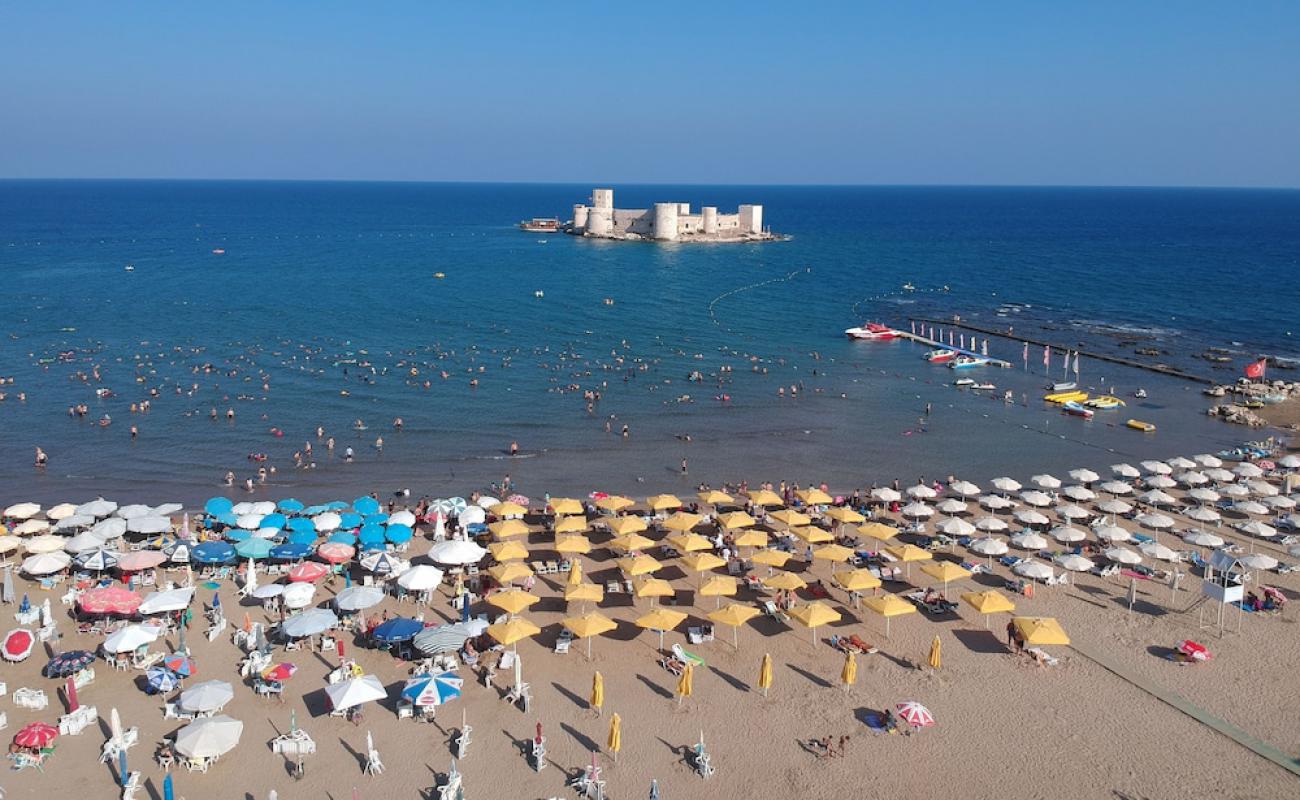 Kızkalesi  Plajı'in fotoğrafı açık bej kum yüzey ile