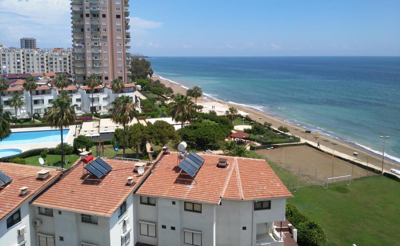 Mezitli beach'in fotoğrafı açık bej kum yüzey ile