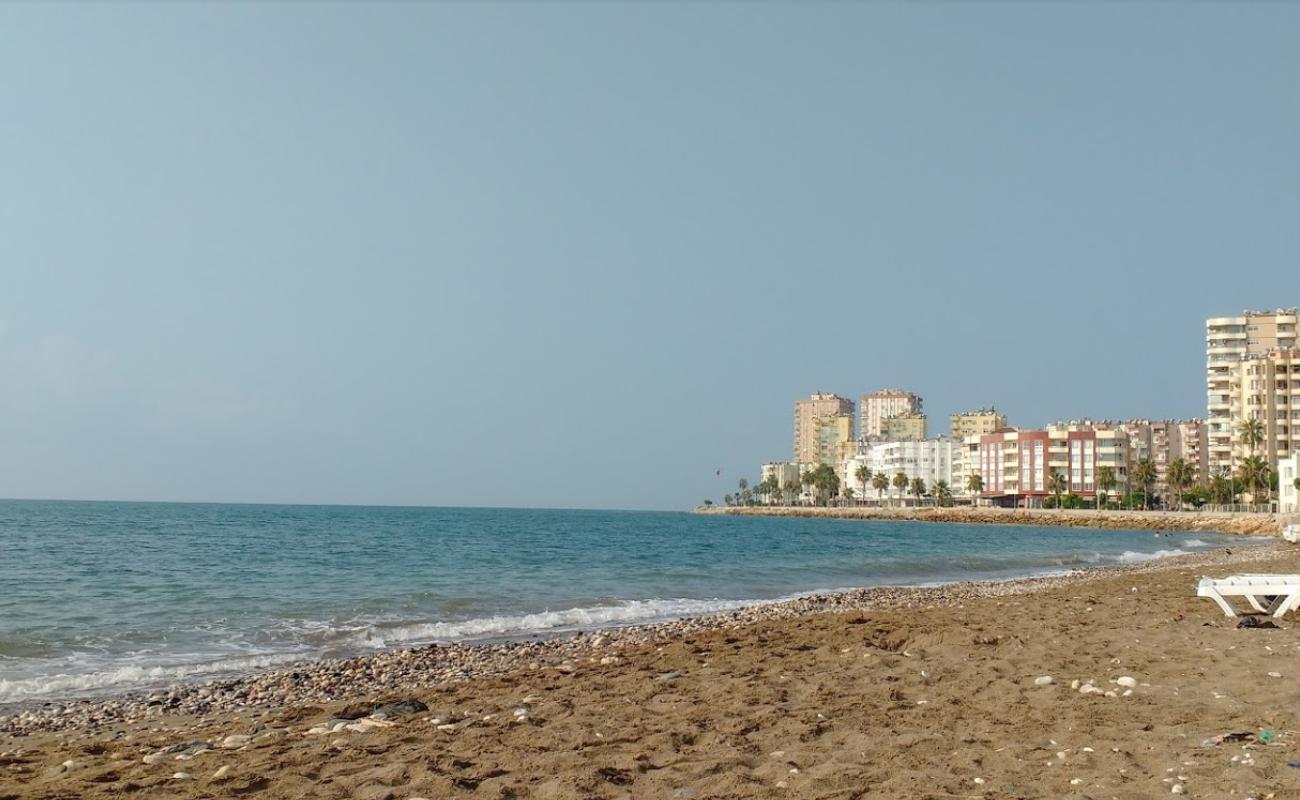 Mersin beach'in fotoğrafı açık bej kum yüzey ile