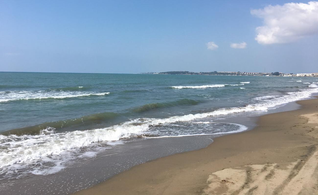 Tarsus beach'in fotoğrafı parlak kum yüzey ile