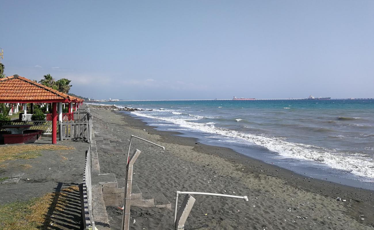 Yeniyurt beach'in fotoğrafı gri kum ve çakıl yüzey ile