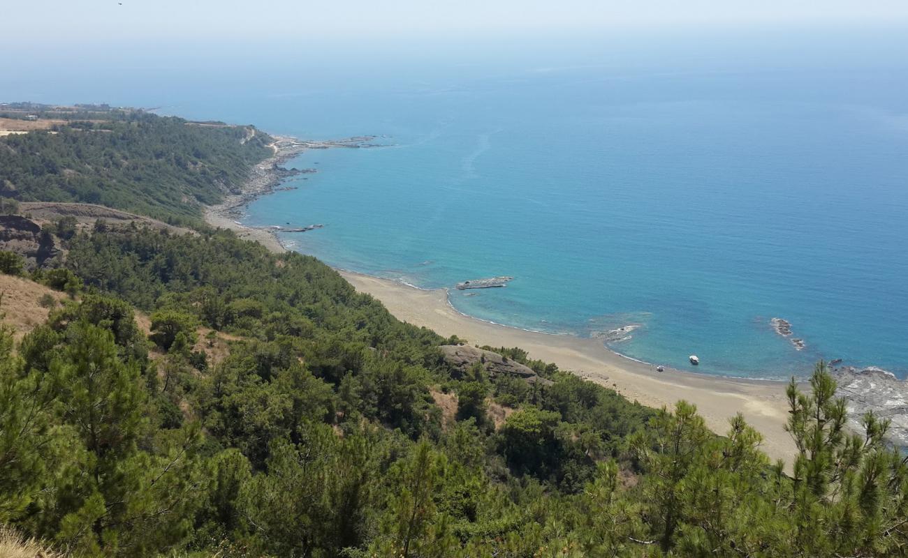 Kale beach'in fotoğrafı hafif çakıl yüzey ile