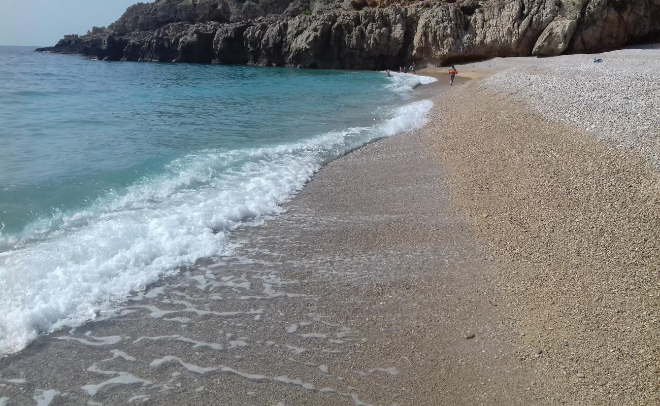 Ilhan beach'in fotoğrafı hafif ince çakıl taş yüzey ile