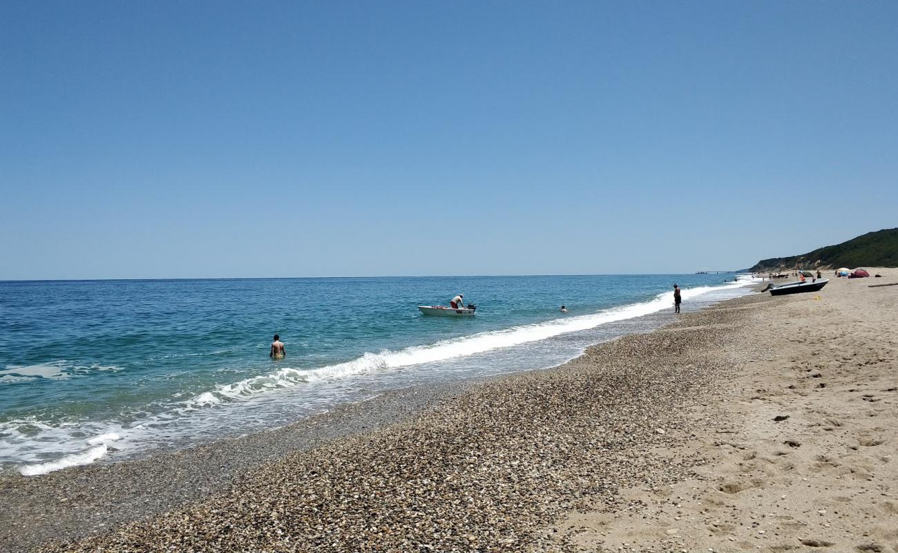 Yalikoy beach'in fotoğrafı hafif ince çakıl taş yüzey ile