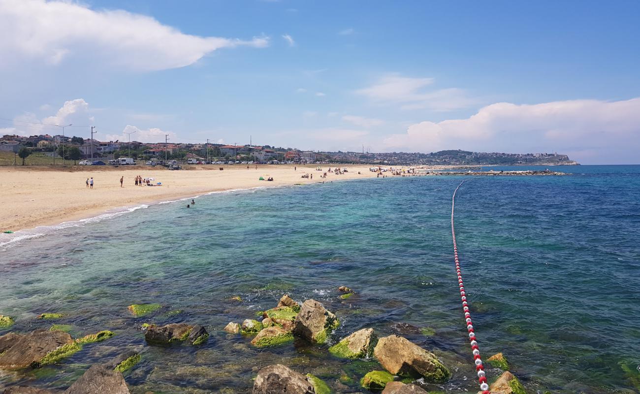 Yenikoy beach'in fotoğrafı açık bej kum yüzey ile