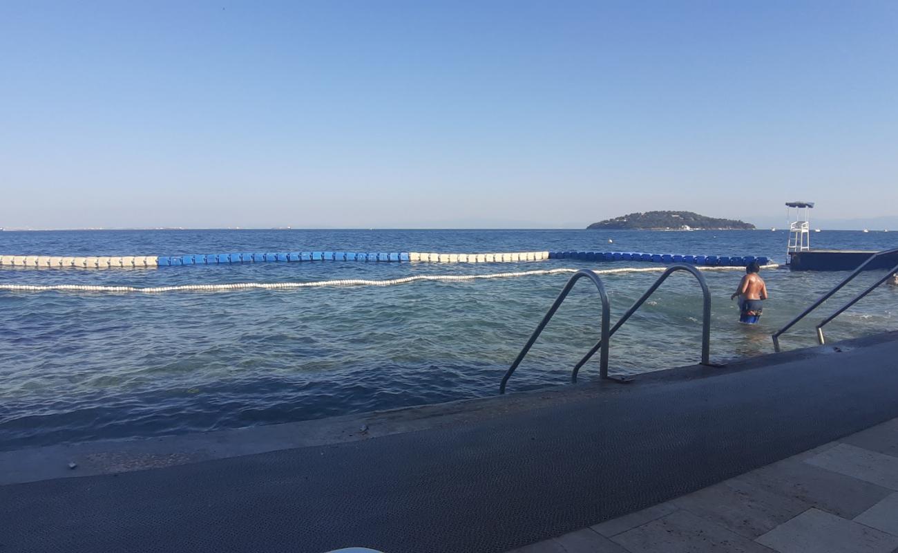 Buyukada Water Sports Club Swimming Pool'in fotoğrafı beton kaplı yüzey yüzey ile
