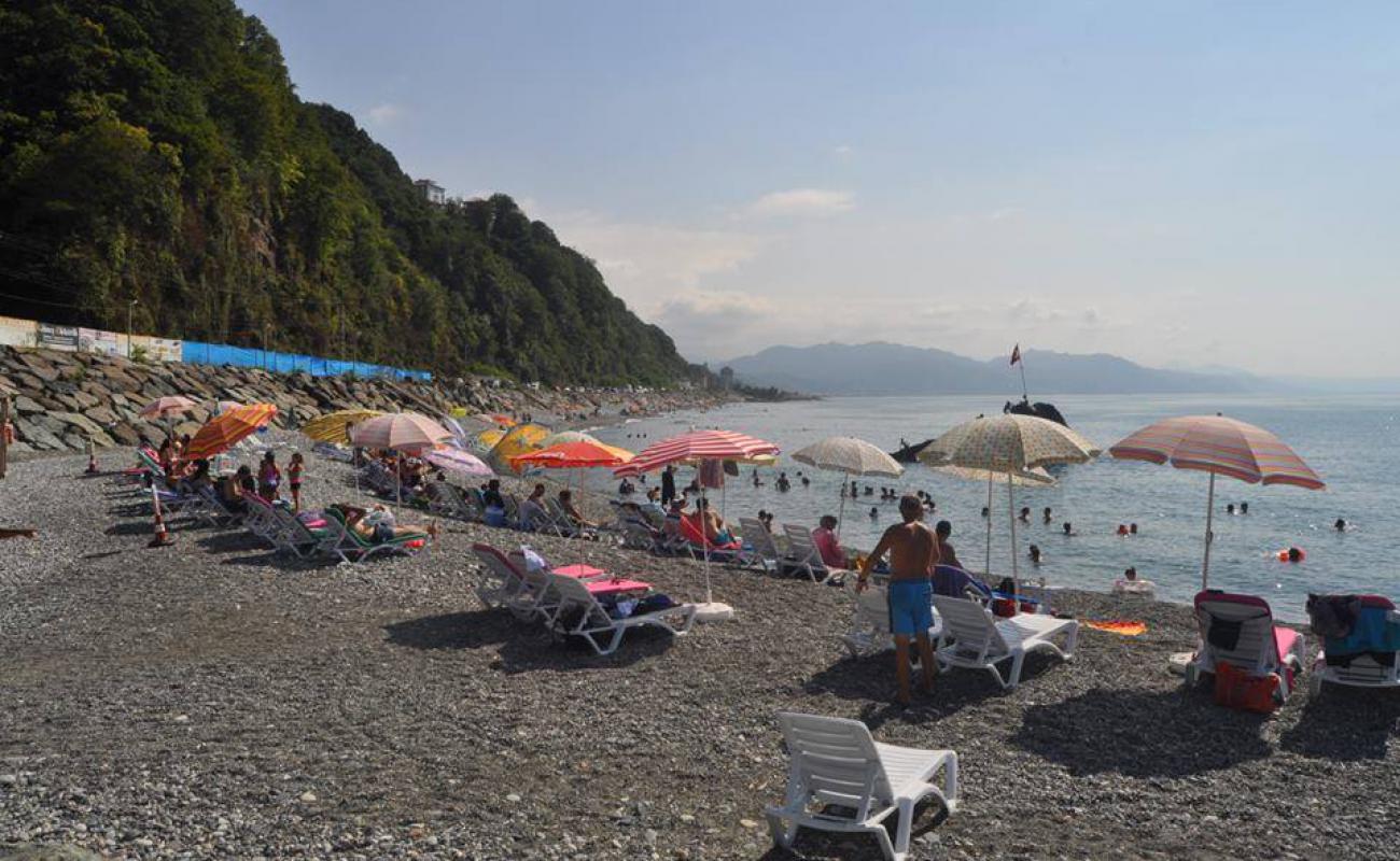 Kemeralti Family Beach'in fotoğrafı gri kum ve çakıl yüzey ile