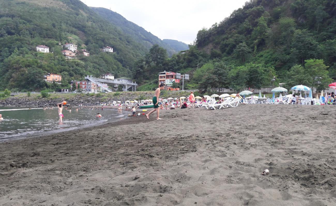 Yoroz Beach'in fotoğrafı kahverengi kum yüzey ile