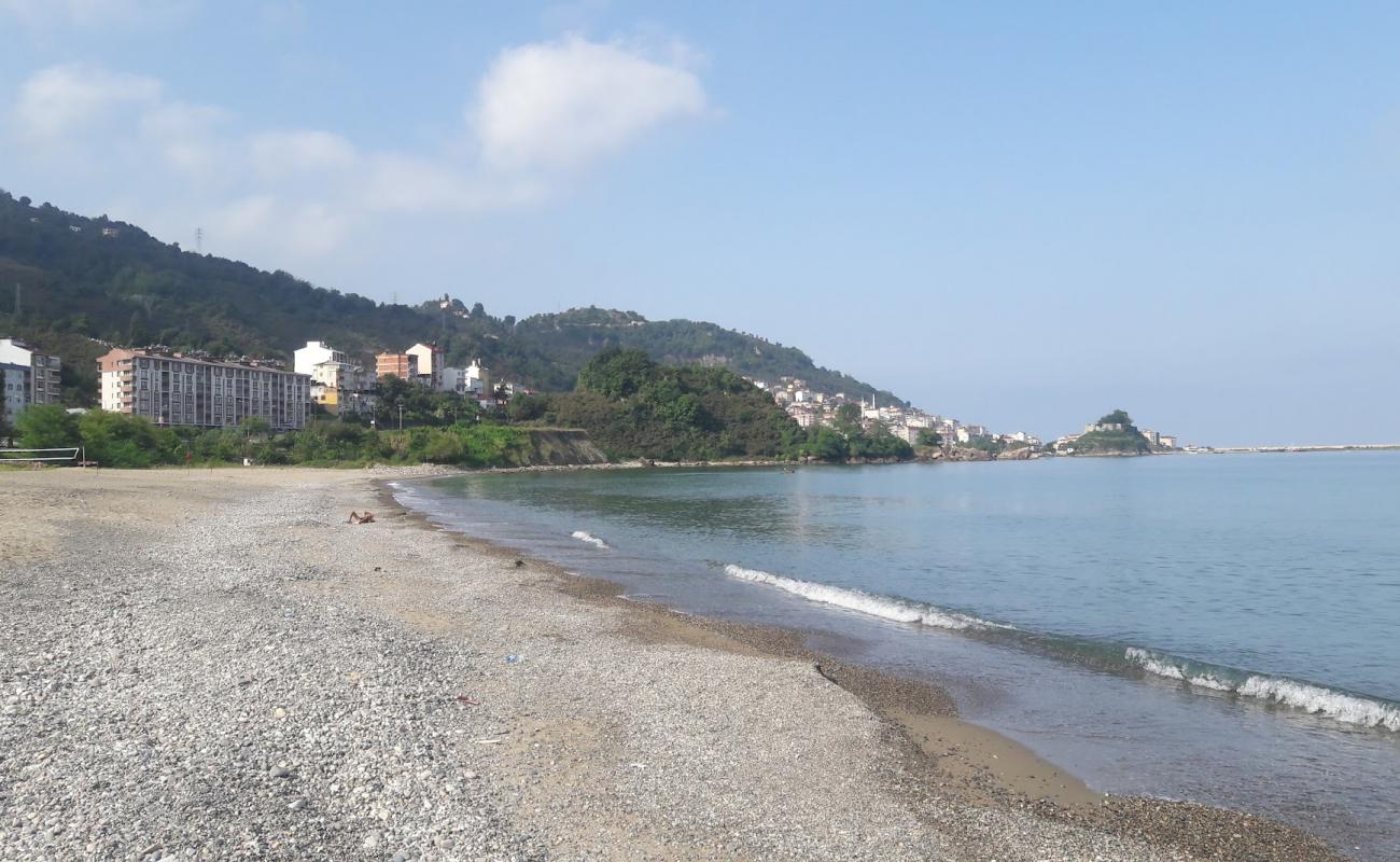 Tirebolu Uzunkum Beach'in fotoğrafı çakıl ile kum yüzey ile