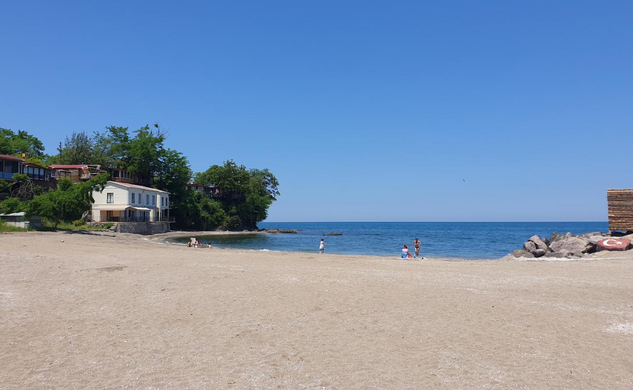 Yasar Arslan Beach'in fotoğrafı açık bej kum yüzey ile