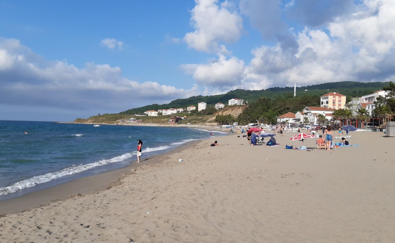Guzelkent Halk Plaji'in fotoğrafı açık bej kum yüzey ile