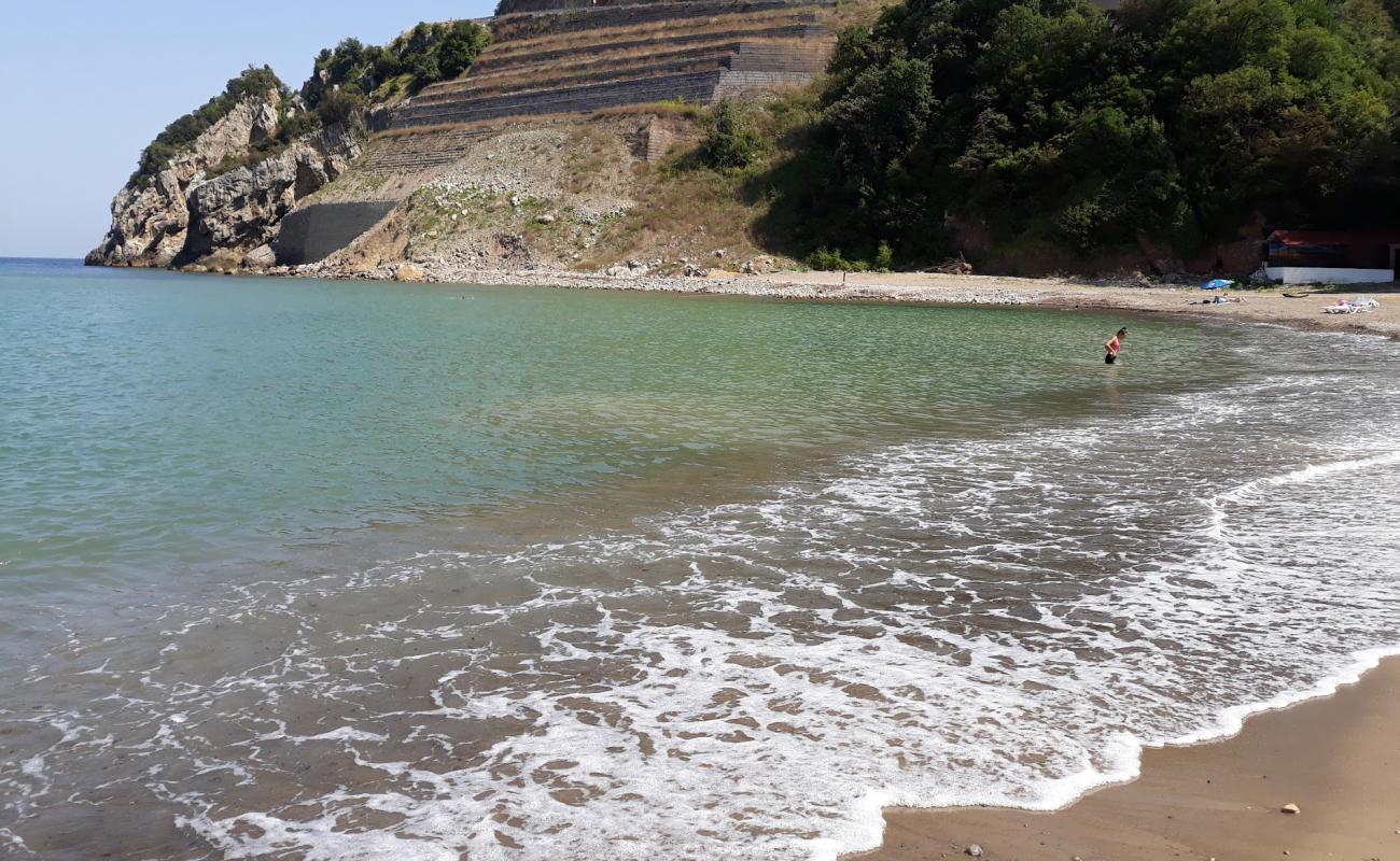 Iliksu Plajı'in fotoğrafı bej kum ve çakıl yüzey ile