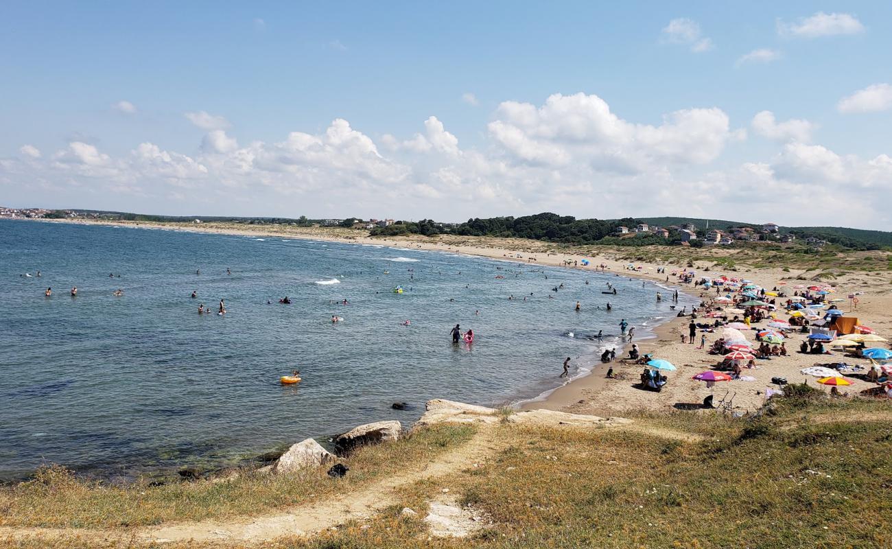Dikili Plajı'in fotoğrafı açık bej kum yüzey ile