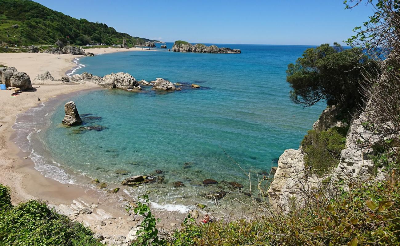 Akcakese Plajı'in fotoğrafı parlak kum yüzey ile