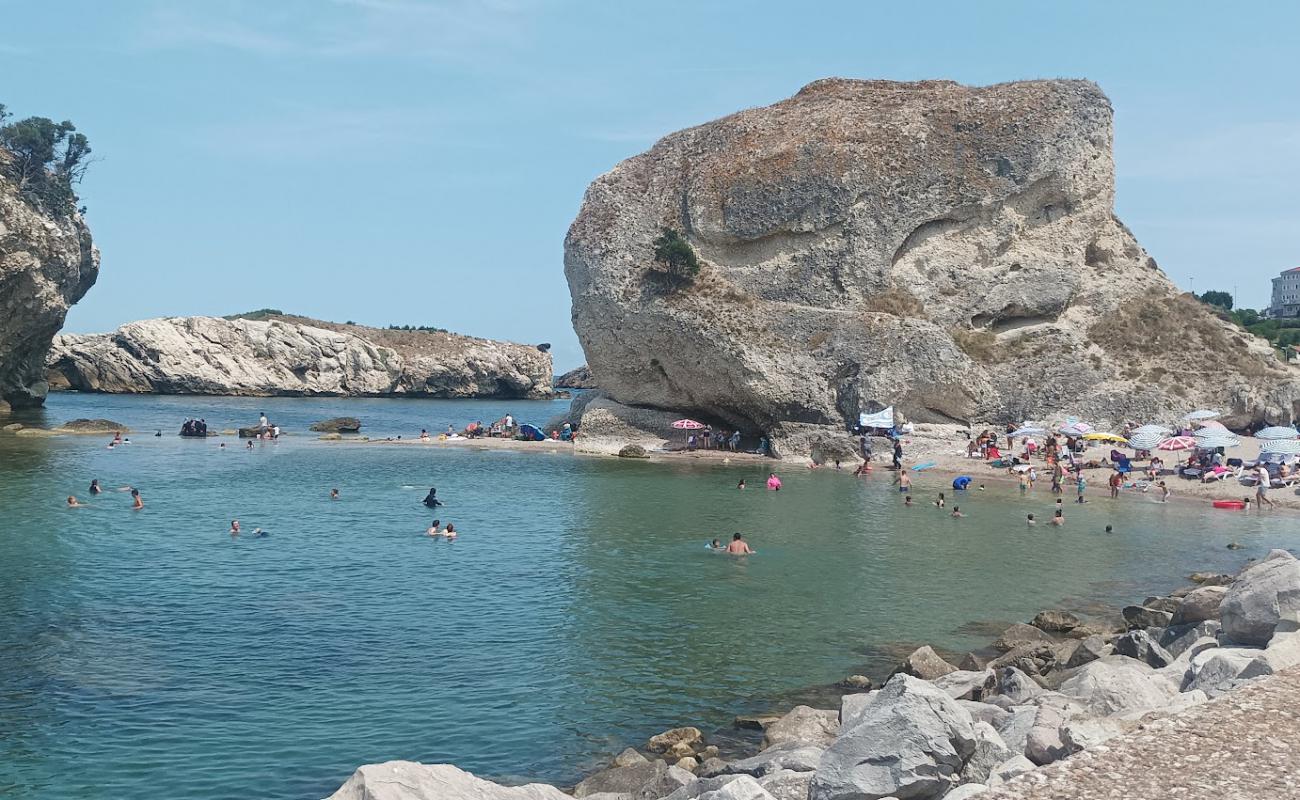 Sile Central Beach'in fotoğrafı parlak kum ve kayalar yüzey ile