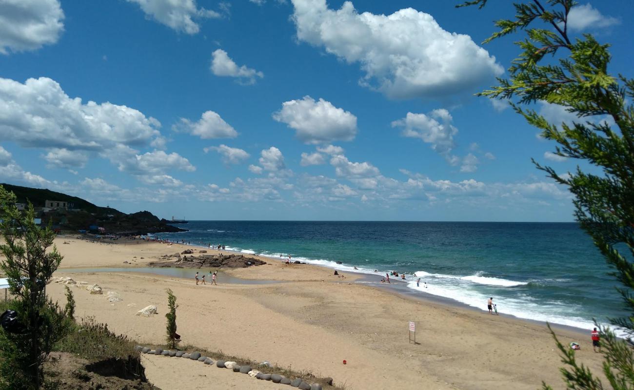 Suslu beach'in fotoğrafı açık bej kum yüzey ile