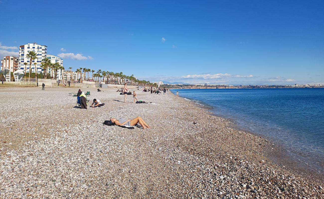 Konyaaltı Plajı'in fotoğrafı gri kum ve çakıl yüzey ile