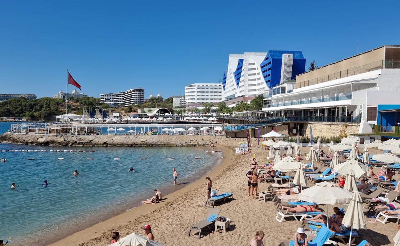 Granada Luxury Okurcalar Plaji'in fotoğrafı açık bej kum yüzey ile