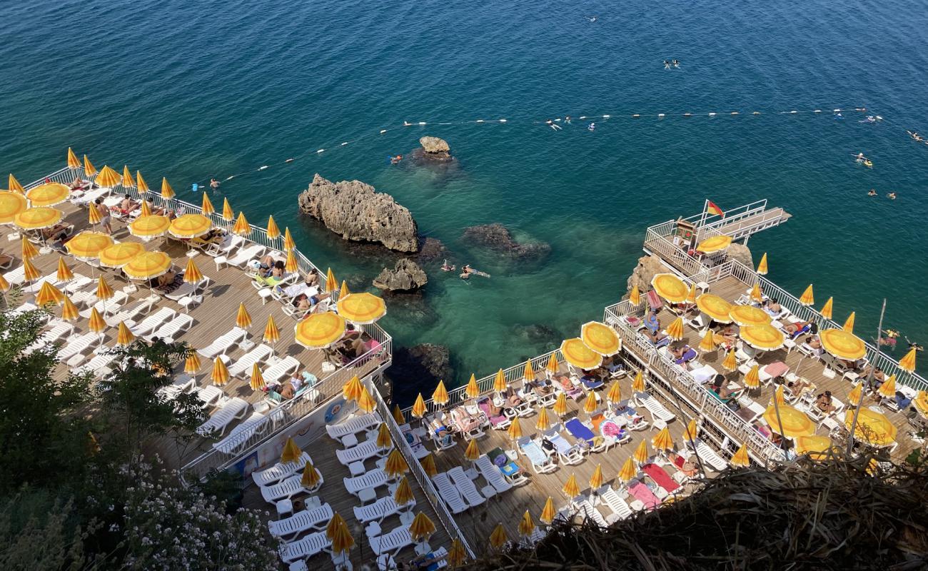 Muratpasa Belediyesi Antalya İnciraltı Plajı'in fotoğrafı beton kaplı yüzey yüzey ile