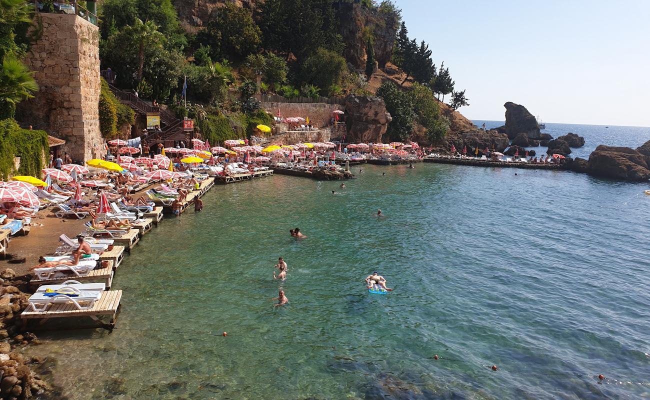 Mermerli Plajı'in fotoğrafı beton kaplı yüzey yüzey ile