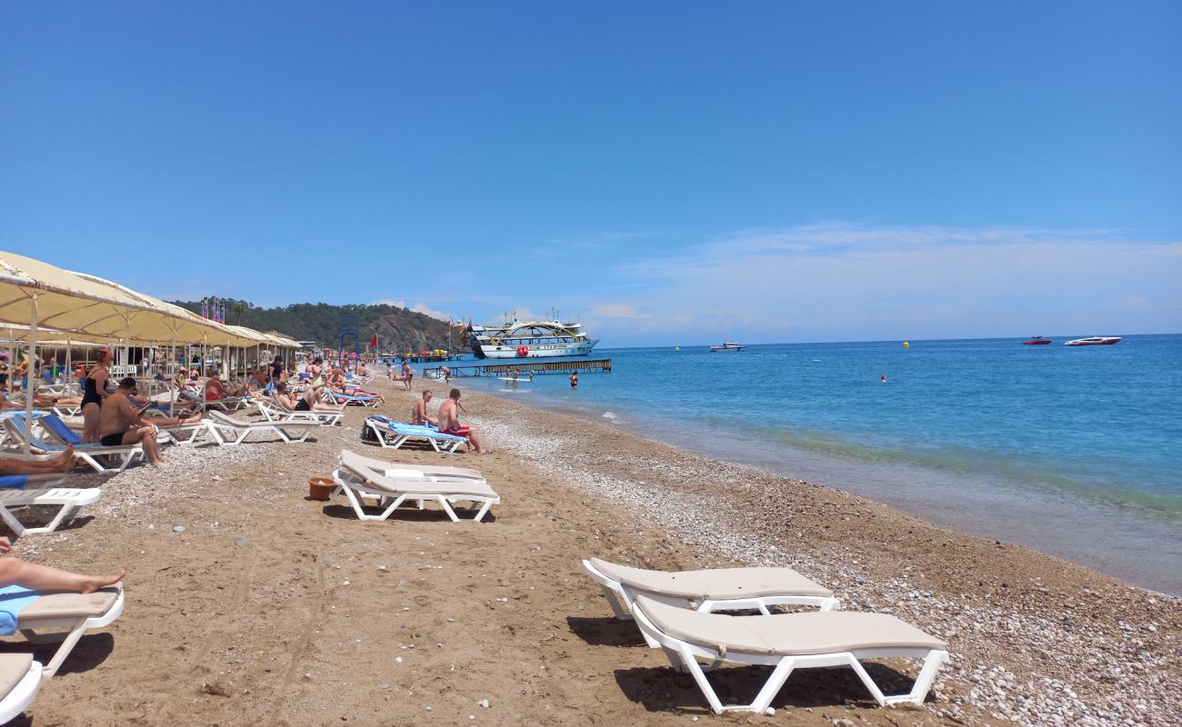 Tekirova Plaji'in fotoğrafı bej kum ve çakıl yüzey ile