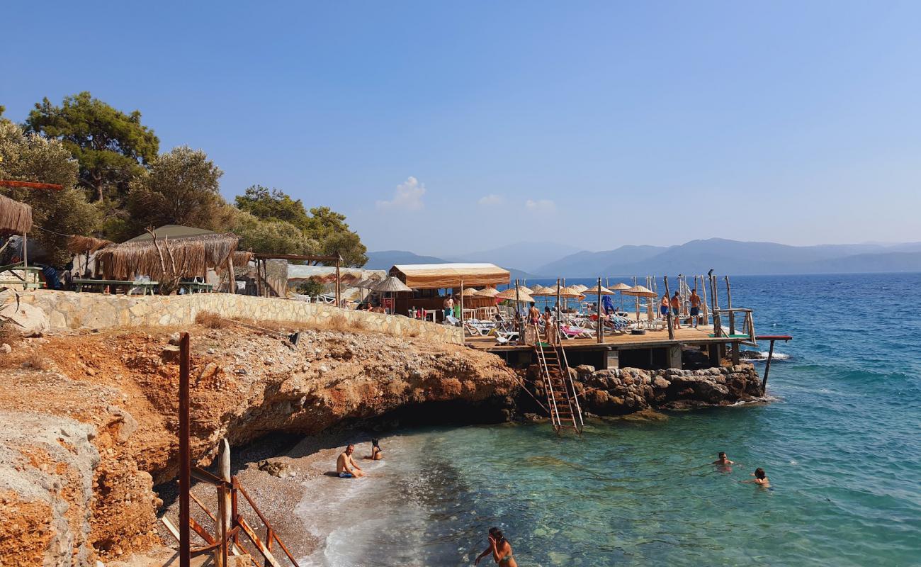 Karya Camping Plaji'in fotoğrafı gri çakıl taşı yüzey ile