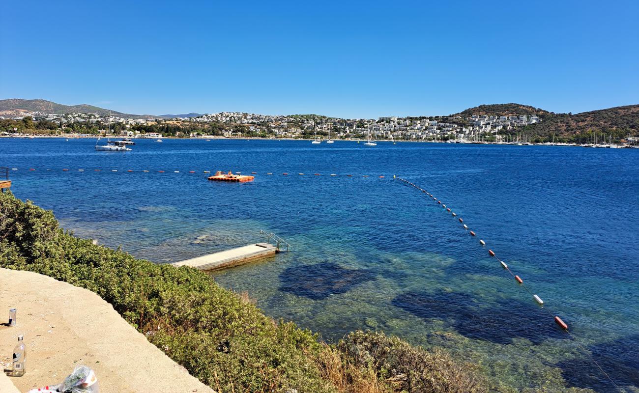 Sarnıc Plaji'in fotoğrafı beton kaplı yüzey yüzey ile