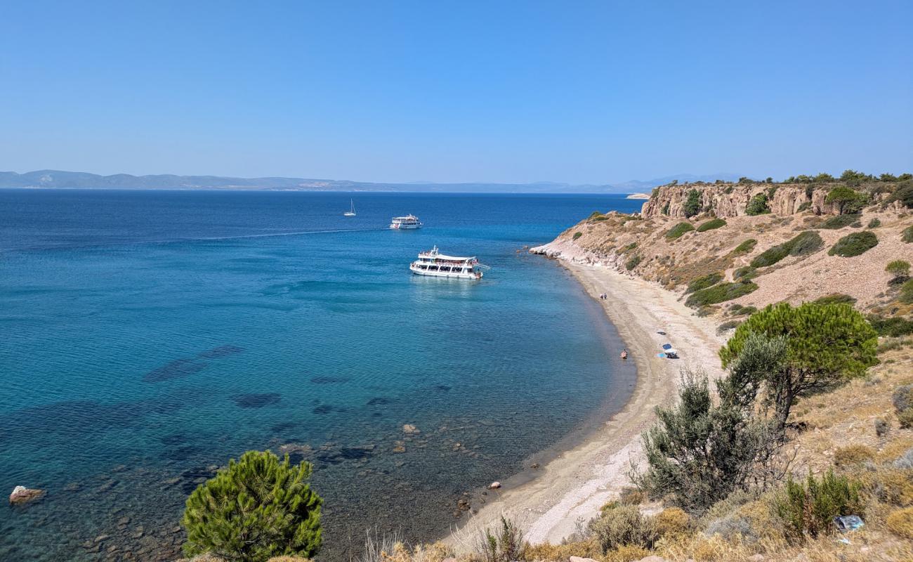 Badavut Kayalıkları Plaji'in fotoğrafı küçük bej çakıl yüzey ile