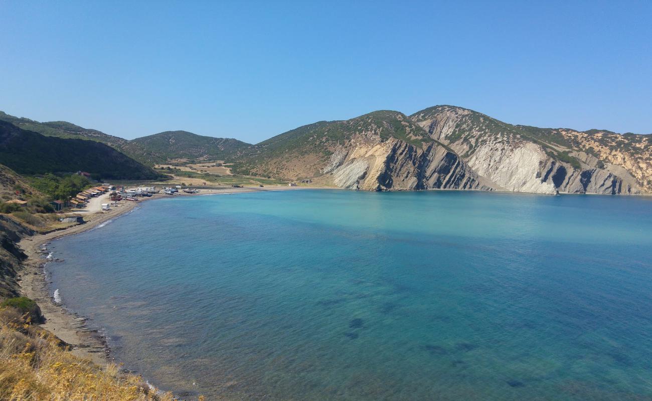 Ece Limanı Plaj'in fotoğrafı taşlı kum yüzey ile