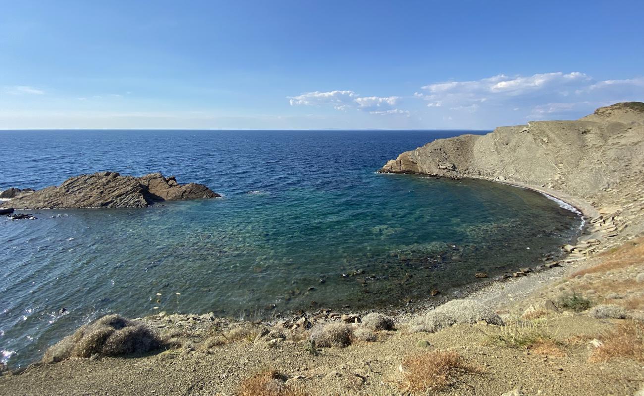 Büyük Kemikli Yazıtı'in fotoğrafı kayalık arazi yüzey ile