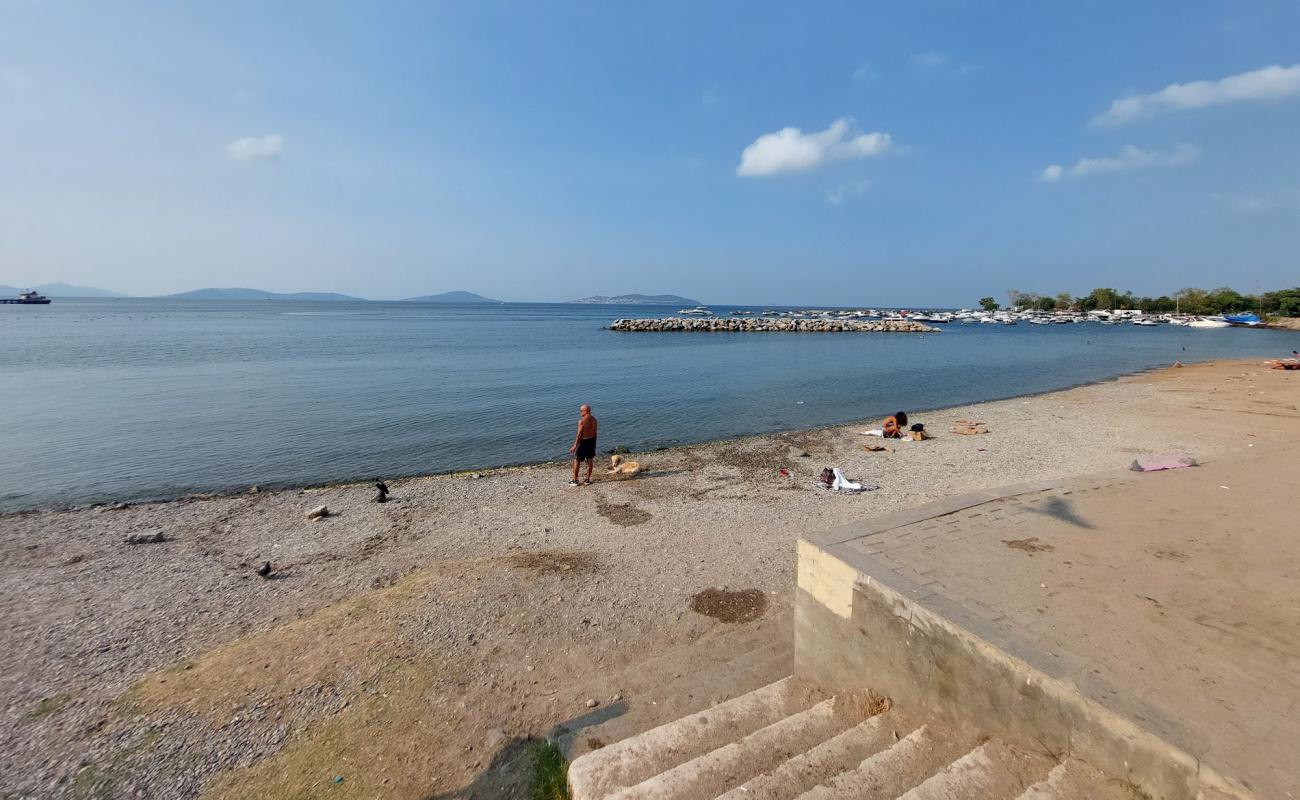 Bostancı Halk Plajı'in fotoğrafı gri çakıl taşı yüzey ile