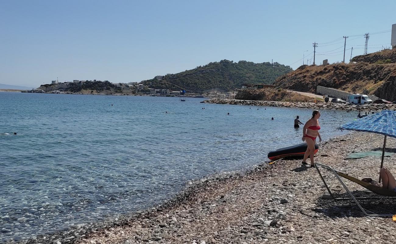 Kuyucak Plajı'in fotoğrafı gri çakıl taşı yüzey ile