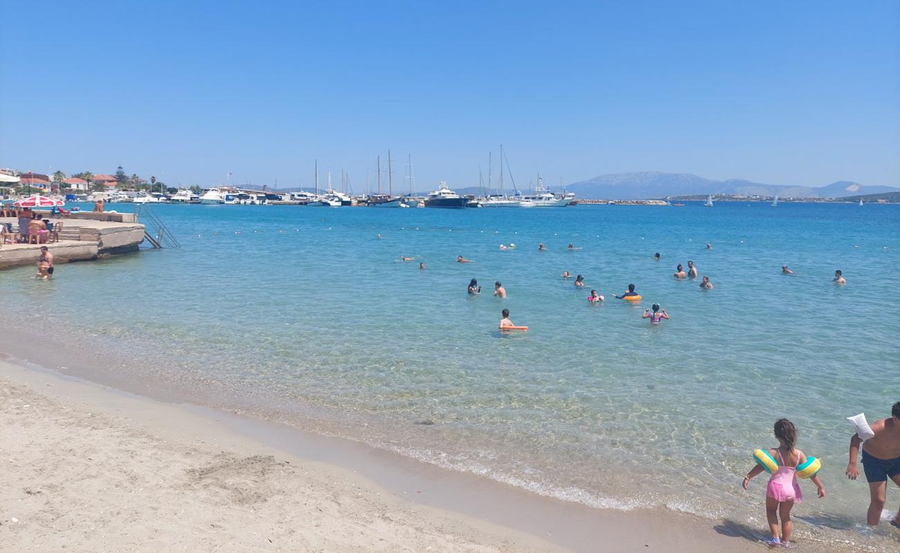 Ilıca Yıldızburnu Küçük Halk Plajı'in fotoğrafı açık bej kum yüzey ile
