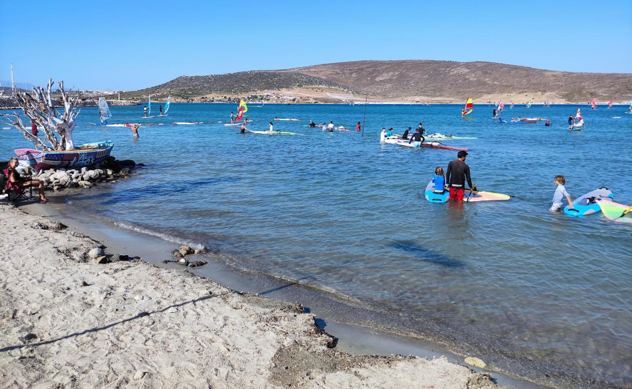 Alaçatı Plaji'in fotoğrafı açık bej kum yüzey ile