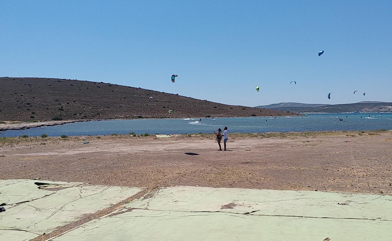 Alacati Kiteboard Plaji'in fotoğrafı taşlı kum yüzey ile