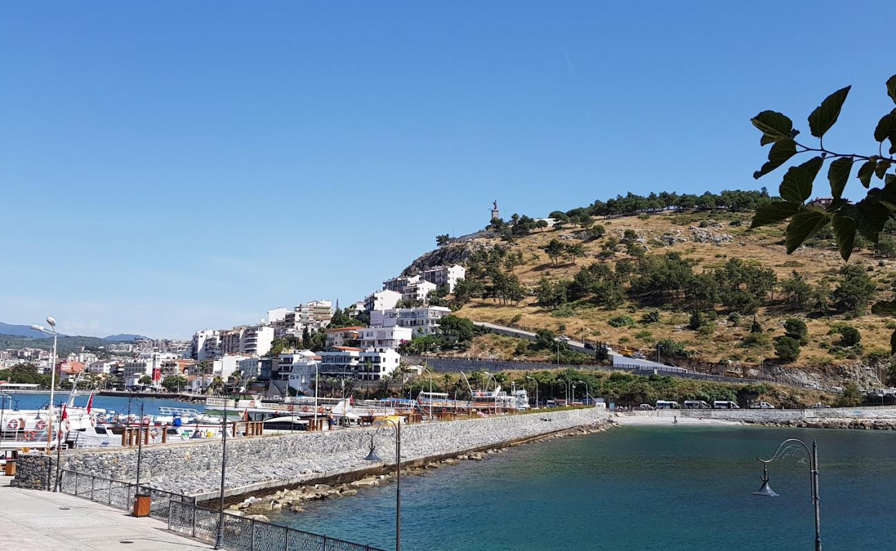 Güvercinada Adasi Plaji'in fotoğrafı gri çakıl taşı yüzey ile