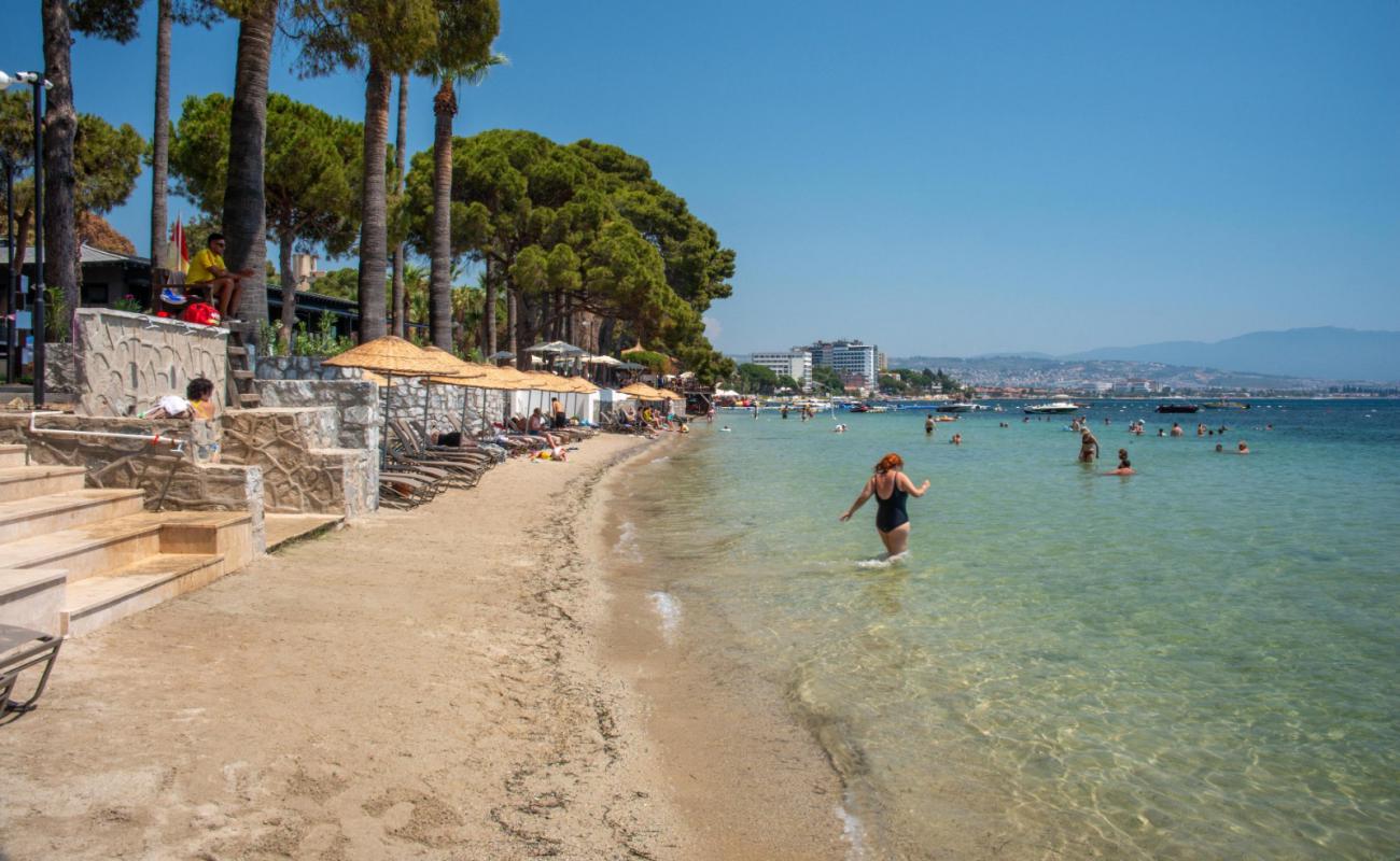 Ömer Holiday Resort Plajı'in fotoğrafı açık bej kum yüzey ile