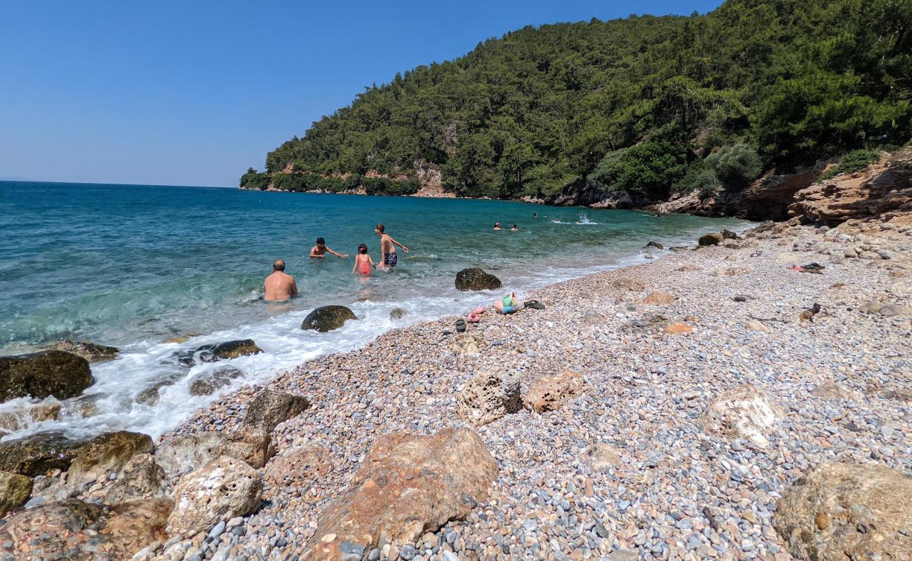 Akyaka Kampı Plaji'in fotoğrafı kayalık arazi yüzey ile