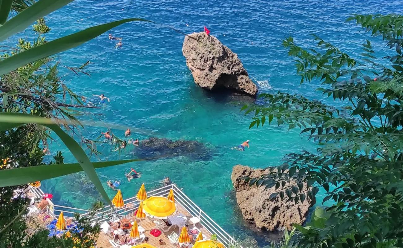 Erdal İnönü Plaji'in fotoğrafı beton kaplı yüzey yüzey ile