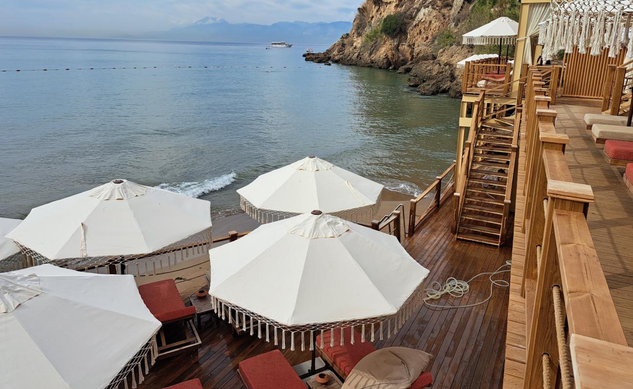 Lara Hotel Plaji'in fotoğrafı açık bej kum yüzey ile