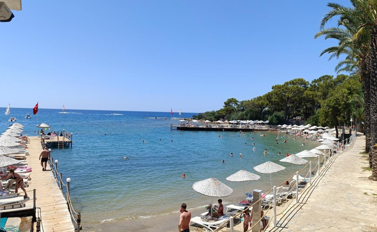 Utopia Resort & Residence Plaji'in fotoğrafı açık bej kum yüzey ile