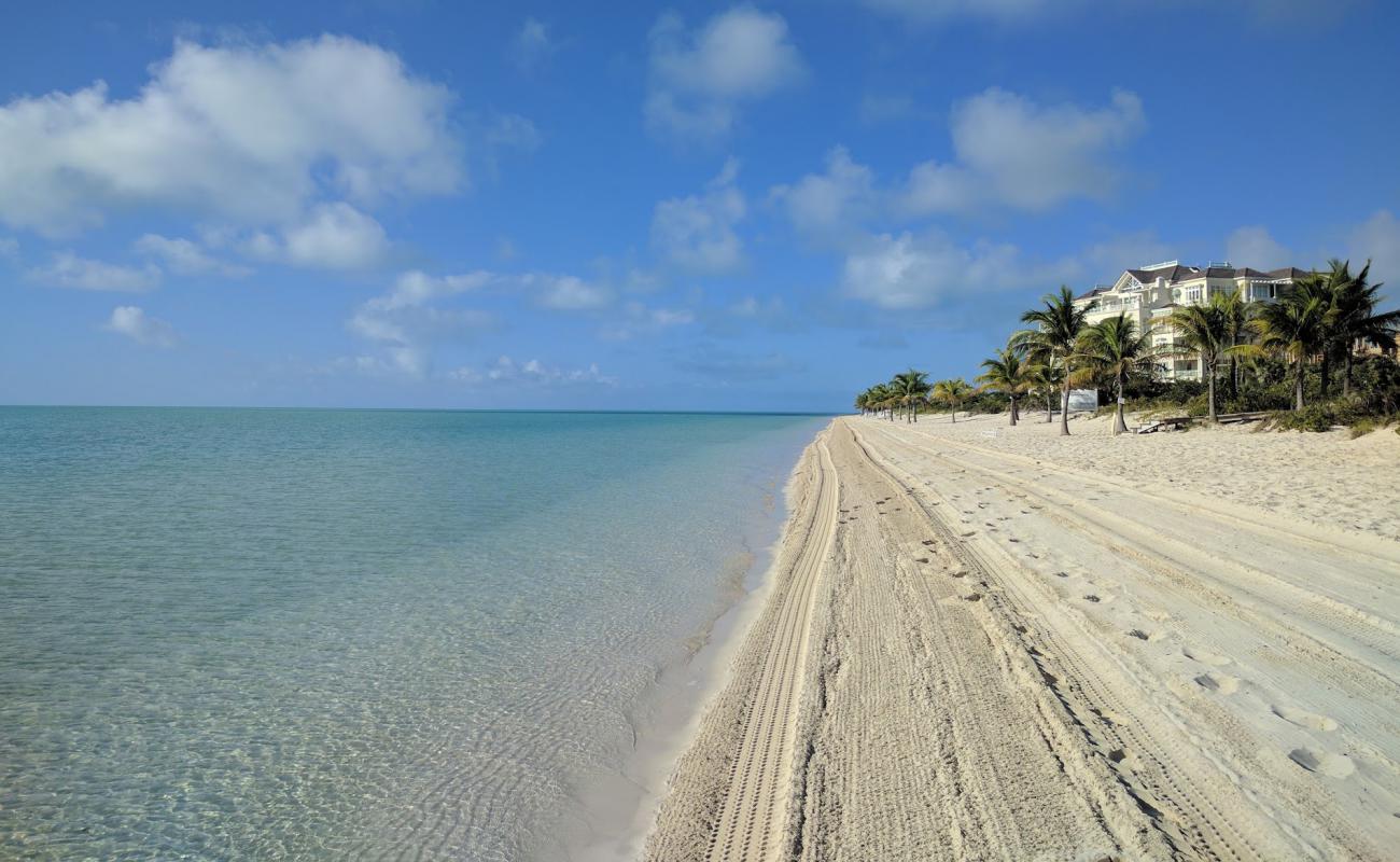 Long Bay beach'in fotoğrafı parlak ince kum yüzey ile