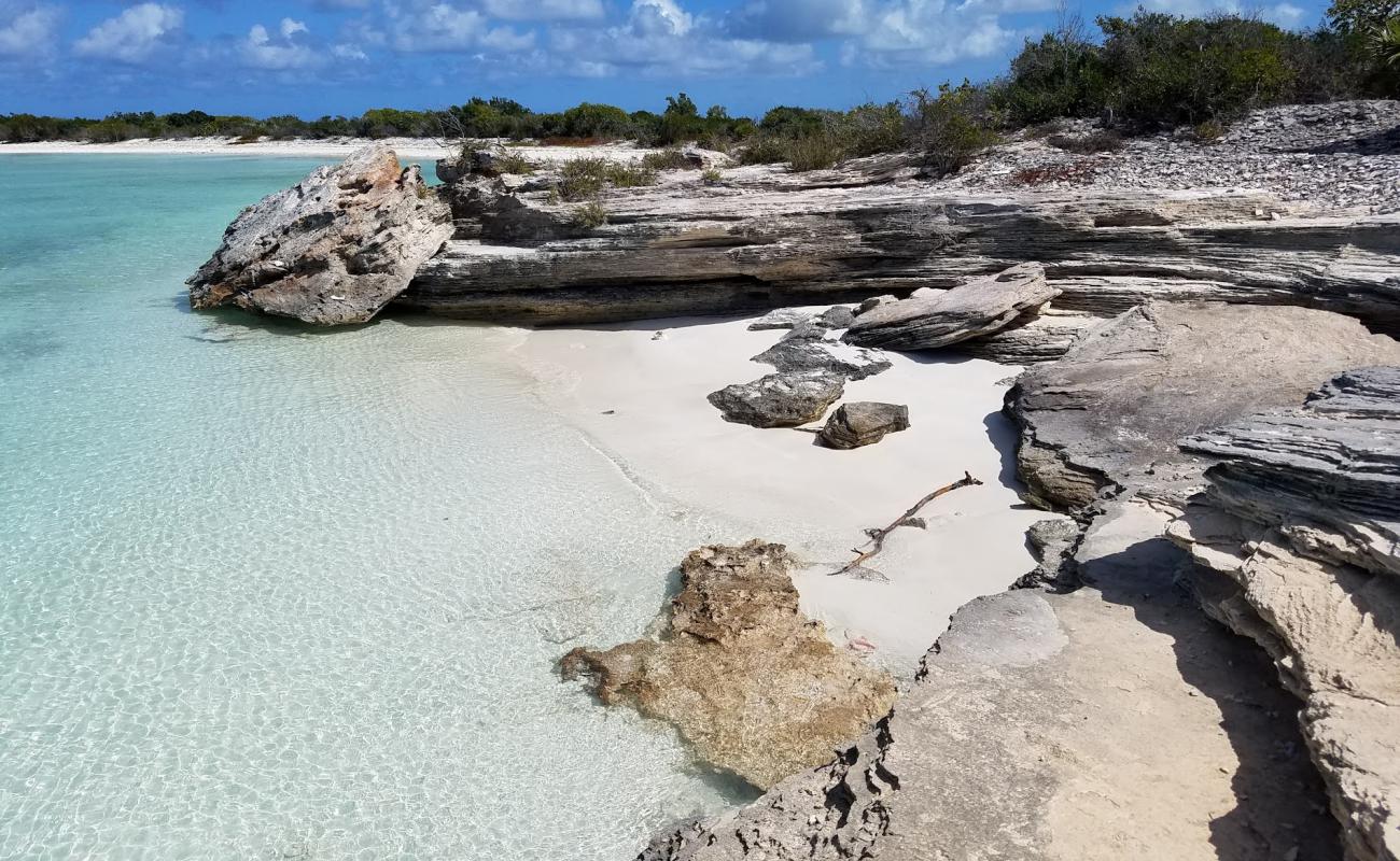 Bonefish Nude beach'in fotoğrafı bej kum ve kayalar yüzey ile